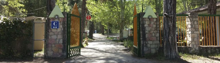 Entrada al Camping La Dehesa de Cañamares