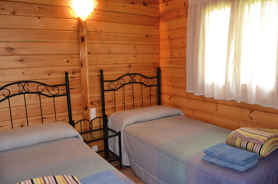 Dormitorio de bungalow en Camping Orea