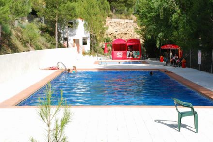 Swimming pool of the Río Segura Campsite